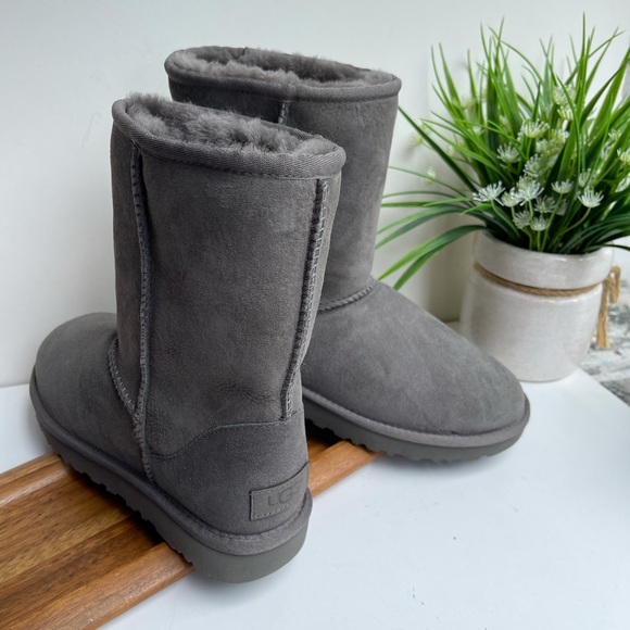 UGG🔴Classic short II winter boots grey 8 - Picture 2 of 12